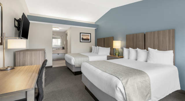 Четырёхместный номер Standard Best Western Inn at Face Rock