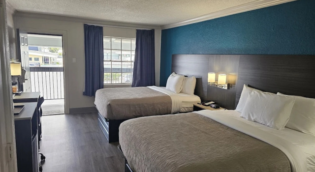 Четырёхместный люкс Quality Inn & Suites