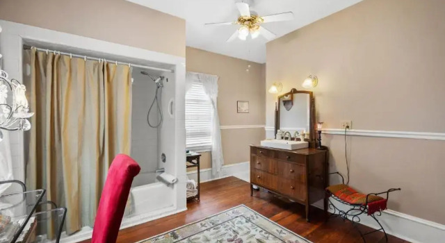 Люкс Deluxe Goodbread House Bed & Breakfast Inn