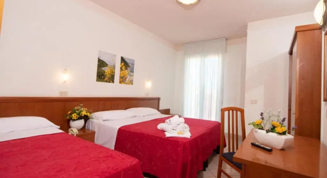 Hotel Acrux, Забронировать Отель Отели Побережья Марок 3 звезды, 3*
