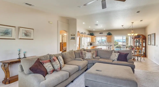 Коттедж Private Pool, 3 Mi to Water! Lake Havasu City Home