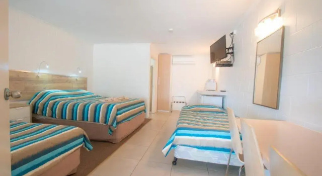 Номер Standard A & A Motel