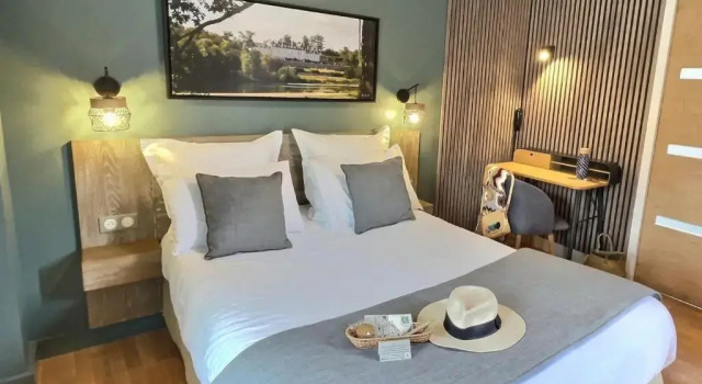 Двухместный номер Standard Logis Hôtel du Cygne