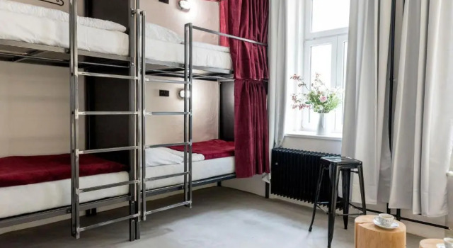 Кровать в общем номере Wake Up Wellness Hostel by goodnite cz