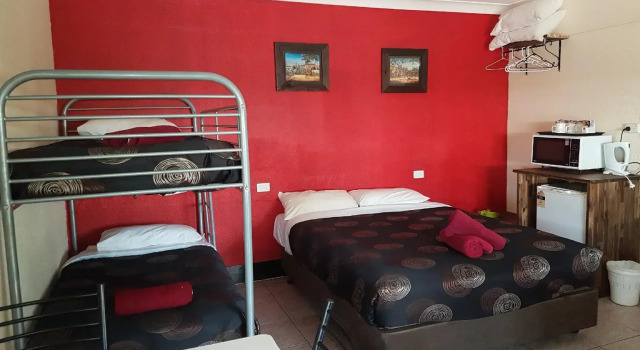 Beagle Hotel, Забронировать Отель Отели Кэтрин 3 звезды, рядом с Железнодорожный музей паровоза, 3*