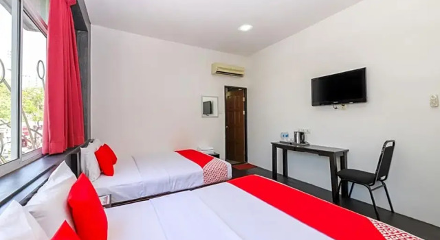 Люкс OYO 728 Tai Pan Hotel