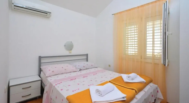 Holiday Home Zastrazisce 13, Забронировать Отель Покривеник Сплитско-Далматинская жупания
