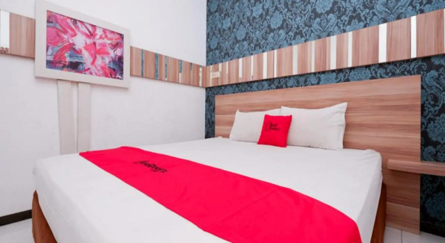 Cama en dormitorio compartido RedDoorz near Plaza Simpang Lima