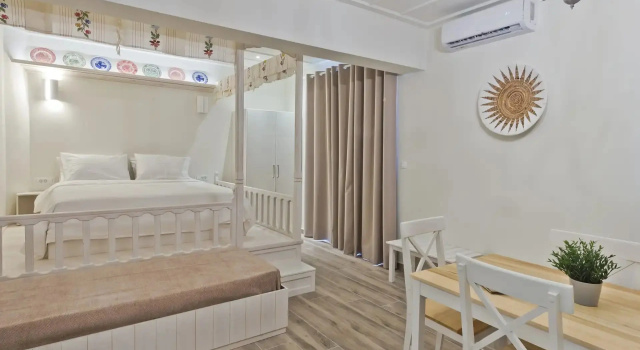 Двухместный люкс с видом на сад Posidonia Luxury Suites