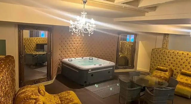 Люкс Deluxe RainHill Hall Hotel