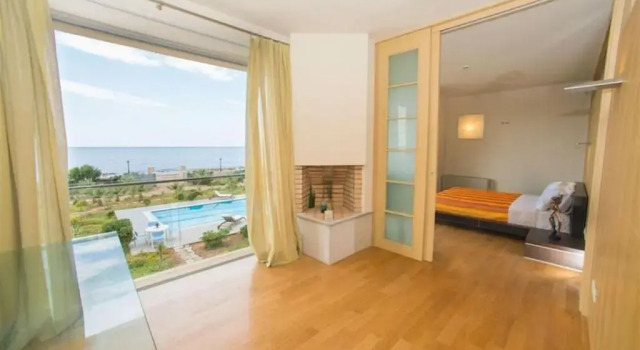 Luxury Villa Beachfront 5 Bedrooms 10-12 Persons