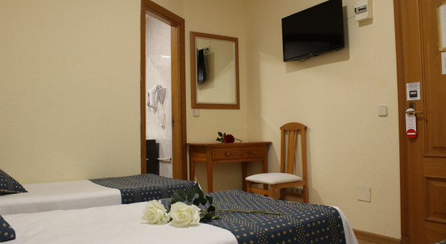 Hotel Cuatro Caños, Забронировать Отель Алькала-де-Энарес Провинция Мадрид, рядом с Монастырь Кларисас-де-Сан-Диего