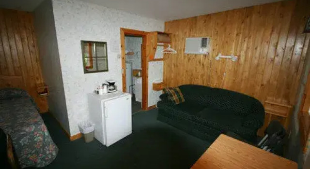 Spectacle Lake Lodge, Varaa Hotelli  