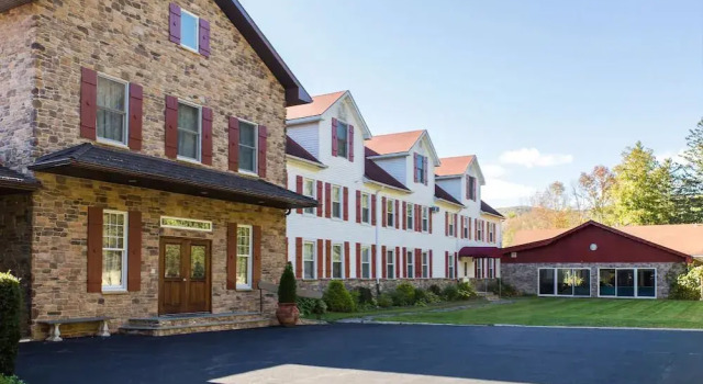 The Copperhood Retreat & Spa, Book Ferieresort Shandaken Belleayre Mountain
