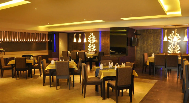 Sapna Clarks Inn Lucknow, Забронировать Отель Отели Hasanganj 3 звезды, 3*