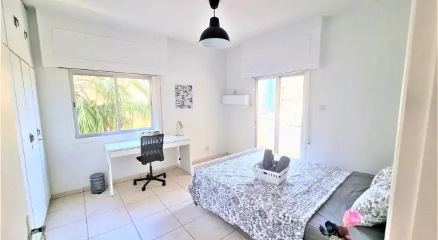 Comfy 2BR Apartment in the City Center, FREE PARKING and 3min walk to the beach!, Book Apartment Larnaka Larnaca Region