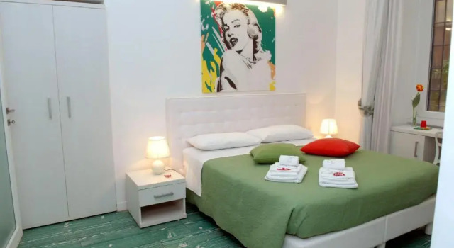 Divine Bed & Breakfast, Prenota Hotel Trastevere Roma, vicino a Cimitero Acattolico