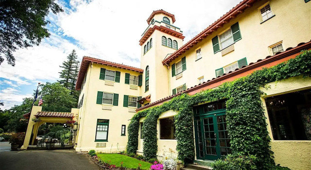 Columbia Gorge Hotel & Spa, Buchen Sie Resort Hood River Columbia River Gorge