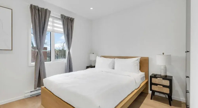 Семейный номер Standard с балконом Le Victoria Midtown Mtl
