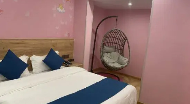 Zizhongchuan East Business Hotel, Prenota Hotel Hotel a Sichuan con parcheggio, Parcheggio