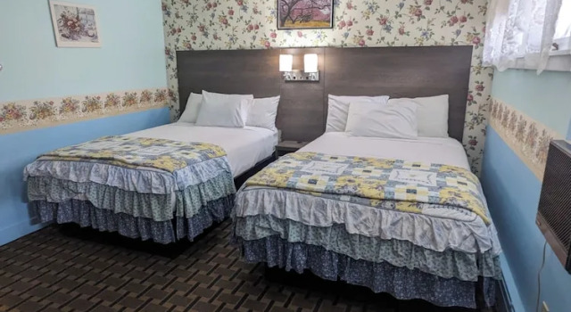 Четырёхместный номер Standard Bennington Motor Inn