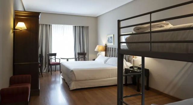 Четырёхместный номер Barceló León Conde Luna