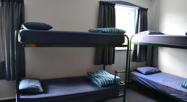 Кровать в общем номере Wild Kea Lodge Franz Josef