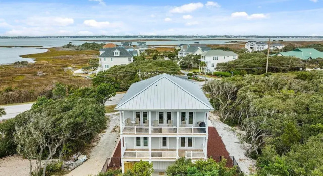 Коттедж Once Upon A Tide 4 Bedroom Home by RedAwning
