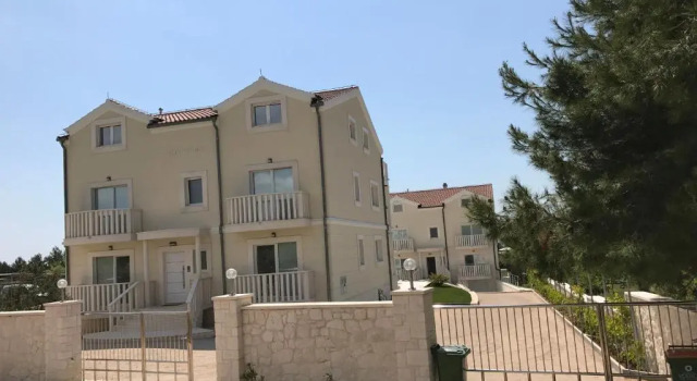 Villa Bachelor