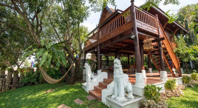 Коттедж с видом на реку Phuttal Residence