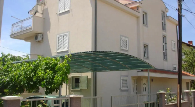 Apartments Gardijan, Забронировать Апартаменты/квартира Водице Шибенско-Книнская жупания, рядом с Пристань для яхт ACI Водице
