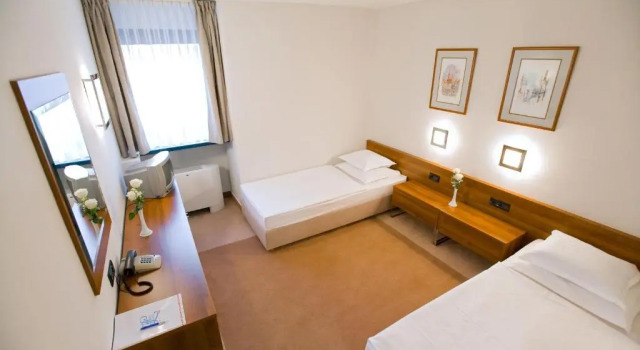 Standard Triple room Hotel Laguna Zagreb