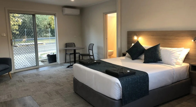 Двухместный номер Executive Gundagai Cabins & Tourist Park