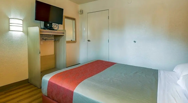 Номер Standard Motel 6 Chino, CA - Los Angeles Ontario