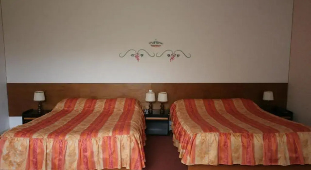 Семейный номер Standard Logis Hôtel Relais Paris Bale - Restaurant La Mangeoire