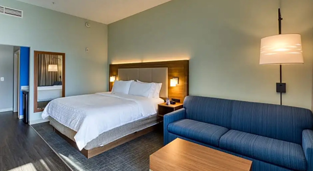 Двухместный номер Standard с балконом Holiday Inn Express & Suites - Charlotte - South End by IHG