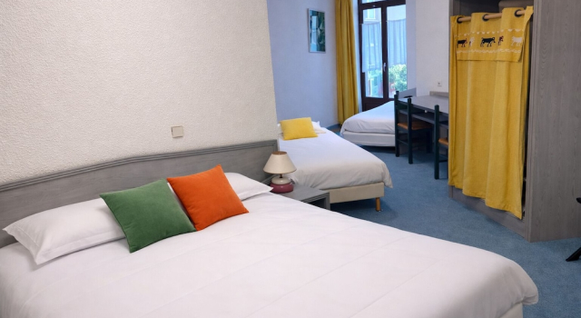 Четырёхместный номер Superior Logis Hôtel de Genève et Restaurant , Faverges-Seythenex