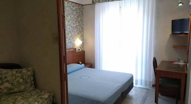 Трёхместный номер Standard Hotel de France