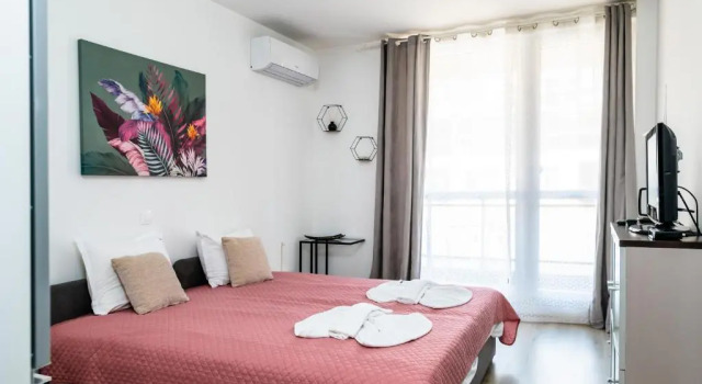 Апартаменты Cozy and Functional Business One-Bedroom Apartment