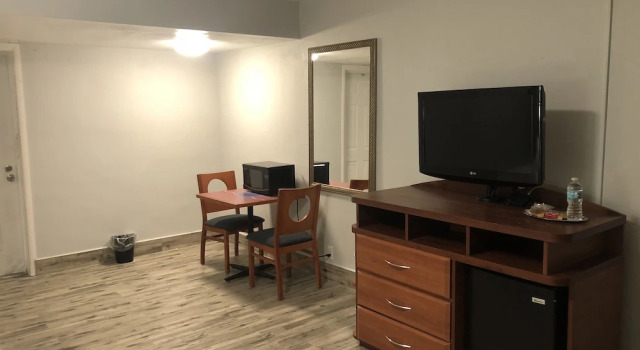 Четырёхместный номер Standard Bay Breeze Inn Bradenton Downtown