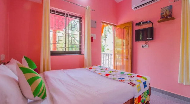 OYO 12705 Home Studio Hollant Beach, Prenota Hotel South Goa Goa