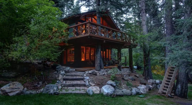 Hytte Treehouse On The Stream