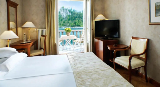 Двухместный номер Standard с балконом и с видом на озеро Grand Hotel Toplice - Small Luxury Hotels of the World
