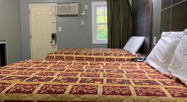 Четырёхместный номер Standard Red Carpet Inn - Norristown