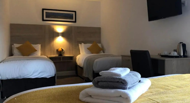 Четырёхместный номер Standard McNaughton Guestrooms