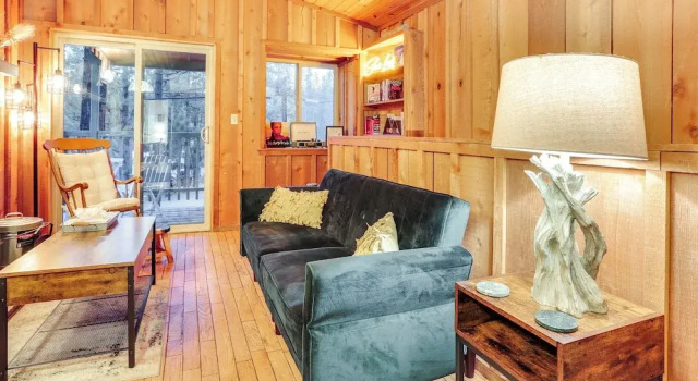 Near Skiing & Hiking: Dog-friendly Big Bear Cabin