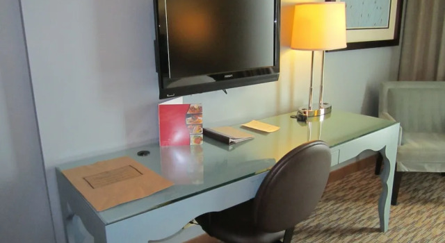 Четырёхместный номер Standard Crowne Plaza Hotel Glen Ellyn/Lombard by IHG