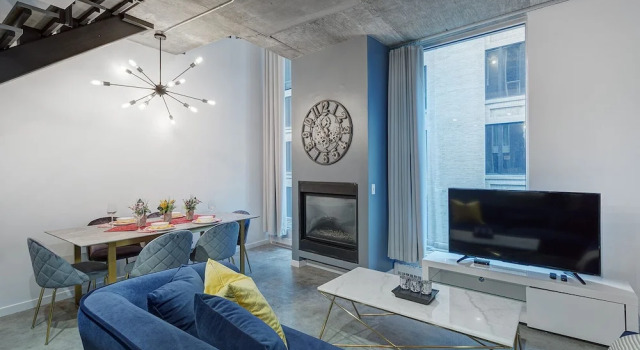 Stylish 2 Bdr Lofts - Financial District, Rezervovat Hotel 4hvězdičkové hotely v Montreal, poblíž CGI Group, 4*