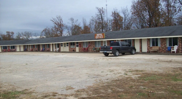 Ozark Plaza Motel & RV Park, Prenota Motel Hotel a Missouri con parcheggio, Parcheggio