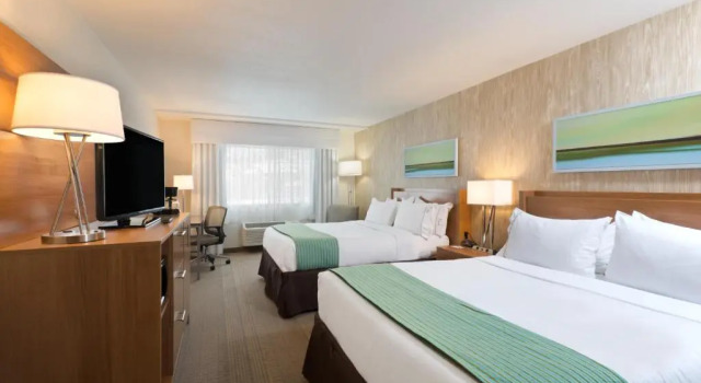Четырёхместный номер Standard Holiday Inn Express Hotel & Suites Fraser Winter Park Area by IHG